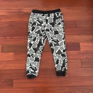 Grey camo adidas sweatpants BOYS size (M)
